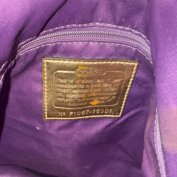 4 FER Coach Limited Edition Poppy Bag w/ Wristlet, scarf, & Pom Pom - Picture 9 of 9